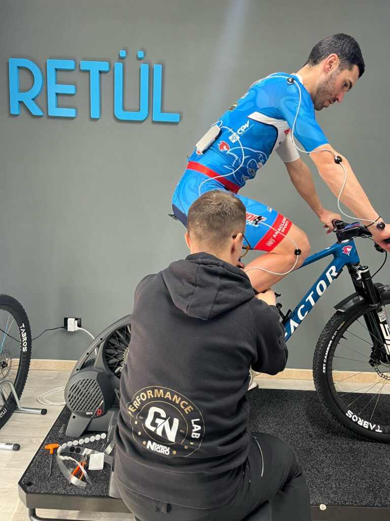 Biomeccanica applicata al ciclismo: Come la Posizione in Sella Influenza l’erogazione di Potenza